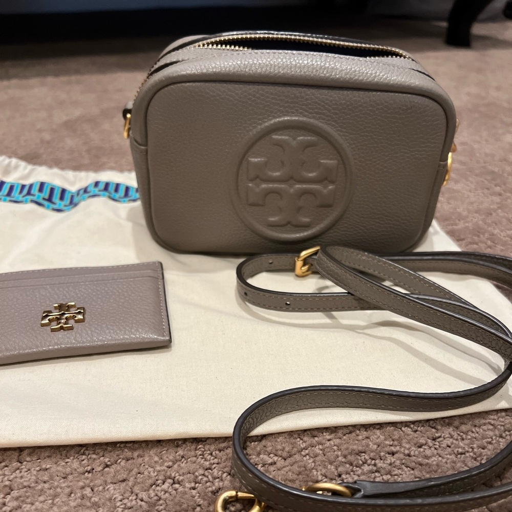 Perry Bomb Tory Burch bag and card wallet